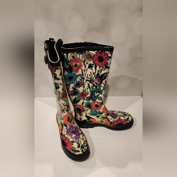 Floral Rainboots - EXCELLENT condition - Picture 2 of 8